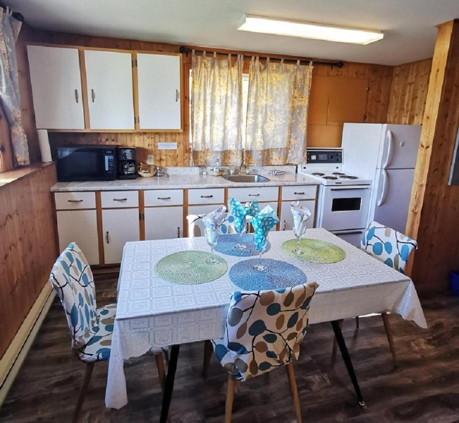 Knotty Pine Cottages, Suites & Motel Rooms Ingonish Exterior foto