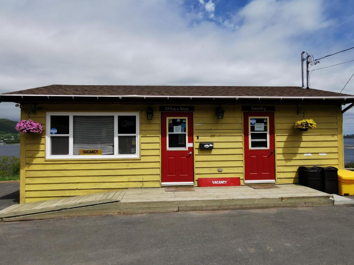 Knotty Pine Cottages, Suites & Motel Rooms Ingonish Exterior foto