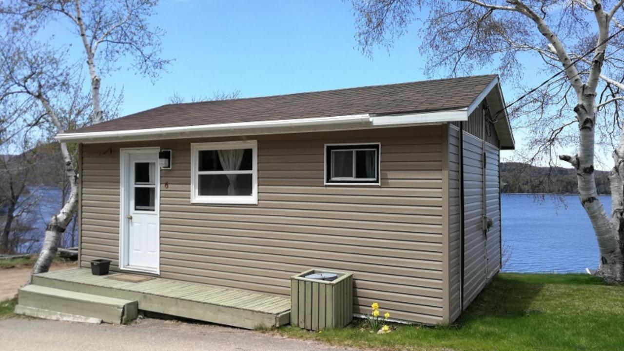 Knotty Pine Cottages, Suites & Motel Rooms Ingonish Exterior foto
